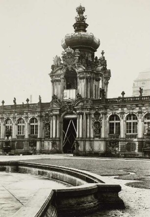 Dresden-Altstadt. Zwinger. Kronentor (Innenhof)