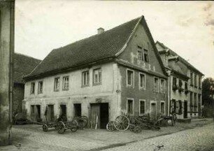 Hintergasse, Straßenbild mit Schmiede