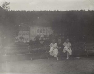 Kroll, Elisabeth, geb. Hübner und Kroll, Rudolf : Rudolf Kroll mit seiner Frau Elisabeth und deren Schwester (?)