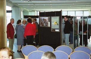 Ausstellungseröffnung "60 deutsche Jahre, 60 deutsche Bilder": Publikum in der Ausstellung