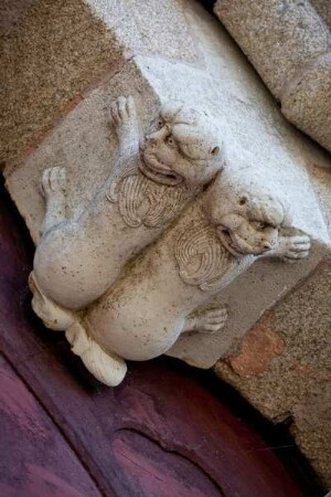 Frankreich. Limousin. Correze. Vigeois. Abbiatiale Saint Pierre. 12 Jahrhundert. Portal aussen. Detail Bogenlauf