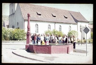 Alter Stockbrunnen und Kirche