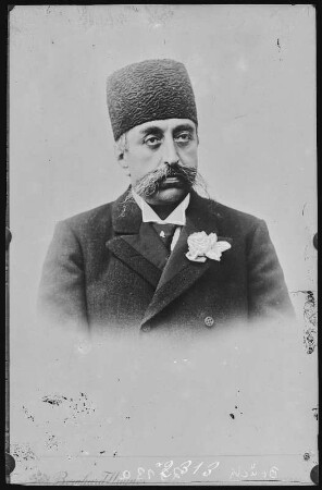 Porträt Mozaffar ad-Din, Schah von Persien : Karlsbad. Porträt Mozaffar ad-Din, Schah von Persien. Fotografie von Bernhard Wagner anläßlich seines Kuraufenthalts in Karlsbad 1900 oder 1902