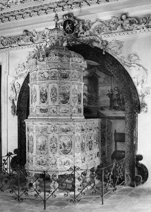 Fayence-Ofen mit biblischen Szenen : Fayence-Ofen mit biblischen Szenen (1733; D. Meyer). Salem, Ehemalige Zisterzienserabtei, Refektorium