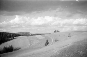 Kirchen-Hausen: Juragebirge mit schönen Wolken