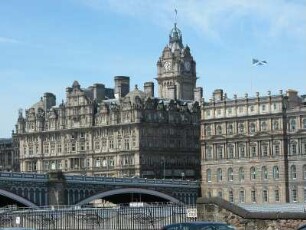 Zentralbahnhof : Im Zentrum von Edinburgh. Aufgenommen im Juni 2005. Foto Uwe Gerig