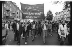 Kleinbildnegativ: Besetzerdemo, Gneisenaustraße, 1982