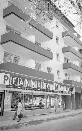 Eröffnung eines neuen Pfannkuch-Supermarktes in der Yorckstraße 6.