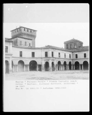 Palazzo Ducale — Piazza Castello