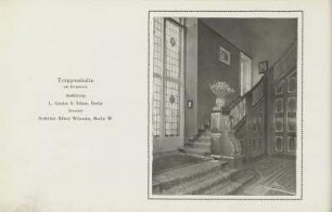 Treppenhalle mit Holzdecke