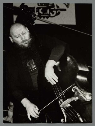 Helmut Nadolski : Portrait des Jazz-Bassisten Helmut Nadolski beim Jazz Jamboree Warschau 1983