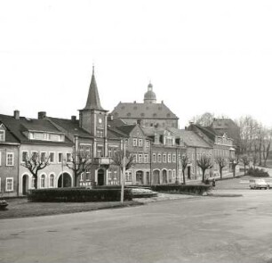 Frauenstein, Blick vom Marktplatz mit Rathaus zum Schloss