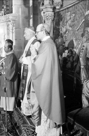 Freiburg: Gebet vor dem Altar, Monsignore Mestri
