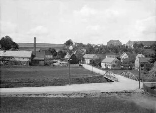 Großschirma-Rothenfurth. Teilansicht des Ortes mit Straßenbrücke über die Freiberger Mulde. Blick nach Westen