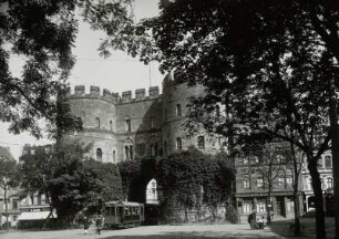 Köln, Hahnentor : Köln. Hahnentor. Feldseite über den Rudolfsplatz