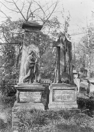 Grabmäler für Carl Christoph Jäppelt und Frau : Grabmäler für Carl Christoph Jäppelt und Frau (Linkes Grabmal, Schule Franz Pettrich). Dresden, Eliasfriedhof