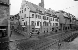 Freiburg: Außenansicht des Basler Hofes nach dem Neuanstrich