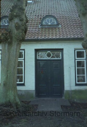Nütschau: Schloßstraße 28: Kavalierhaus: Detailaufnahme: Eingangstür