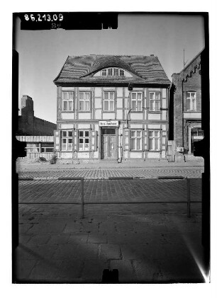 Grabow, Marktstraße 10. Rats-Apotheke (1725). Straßenfront