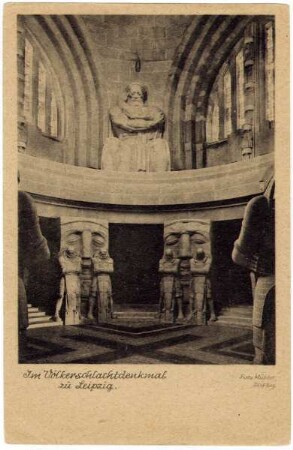 Im Völkerschlachtdenkmal zu Leipzig