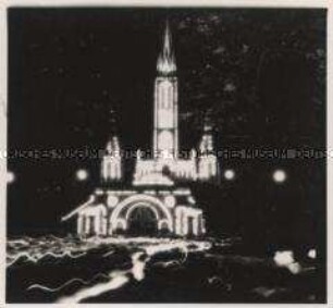 Lourdes, Nacht, Leuchtende Rosenkranzbasilika