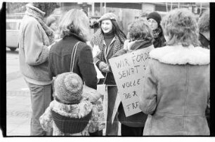 Kleinbildnegativ: Aktion der Frauenhäuser, Wilmersdorfer Straße, 1979