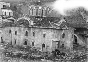 Gebäudeanlage : Bulgarien. Batschkowo-Kloster. Kirche im Innenhof des Klosters