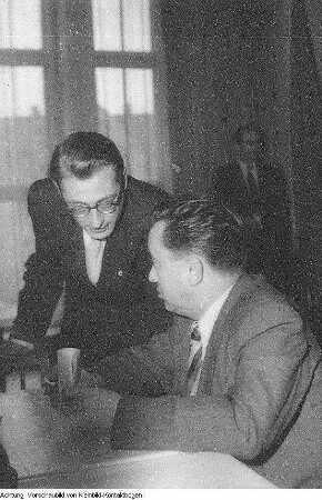 Sächsische Zeitung (SZ), Unterschriftensammlung und Demonstration für Manolis Glezos, Selbstbedienungs-Zeitungskiosk, Arbeiter mit Titelbild der SZ, Pressefest im VEB Schreibmaschinenwerk Dresden, u.a., Januar 1958 - 1960