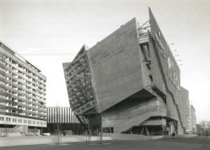 Dresden-Altstadt. UFA-Palast, St. Petersburger Straße (1993/1998, Coop Himmelb(l)au). Ansicht von Süden