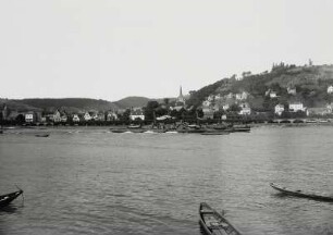 Linz am Rhein, Ortsansicht : Linz am Rhein. Ortsansicht über den Rhein von Südwesten mit Schleppdampfer "Mathias Stinnes"