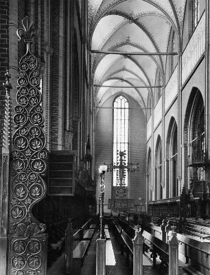 Bad Doberan. Münster, Zisterziensterklosterkirche, Inneres, Blick zum Kreuzaltar