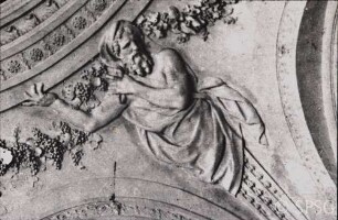 Berlin, Schloss Charlottenburg, Altes Schloss, Treppenhaus, R. 113 / R. 208, Detail des Deckengewölbes in Höhe der Lünetten, Herme und Girlande.