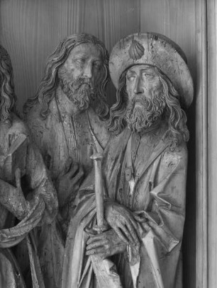 Windsheimer Apostelaltar — Altar im geöffneten Zustand — Mittelschrein: Christus und sechs Apostel — Jakobus der Jüngere (links) und Jakobus der Ältere