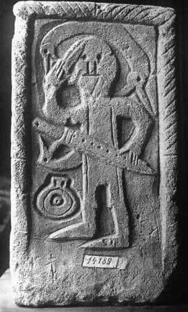 Bonn, Fränkischer Grabstein aus Niederdollendorf, Fränkischer Krieger, Rheinisches Landesmuseum
