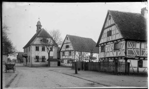 Hochstetten Ortsbild mit Rathaus