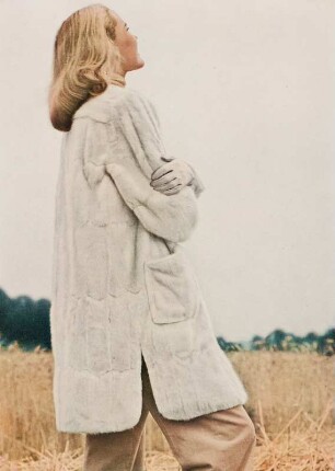 Modeaufnahme, Modell Eunice Sherman, Frontispiz (Mademoiselle)