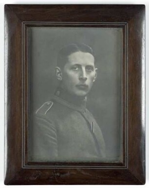 Portrait eines Mannes in Uniform