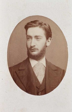 Porträt Eugen Herrmann : Foto-/Bildersammlung Stenografische Sammlung. Porträt Eugen Herrmann. Photographie. Carte de visite (um 1885). Dresden: SLUB P a 0259