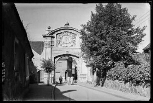 Züllichau (poln. Sulechów). Crossener Tor. Stadttor mit Wappen, Wappen mit 2 Türmen und Wächter