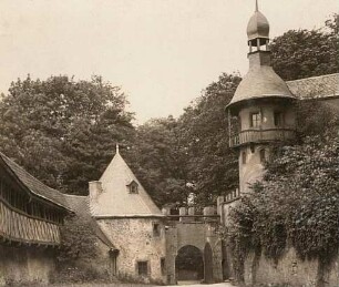 Schloss Rochsburg. I. Tor und Wehrgang von Innen