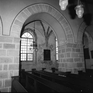 Strausberg, Predigerstraße 2. Marienkirche (um 1250, 1341/1342 Renovierung, ab 1448 Umbau). Blick vom Hauptschiff in das Seitenschiff