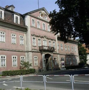 Arnstadt, Schloßplatz 1. Neues Palais (Schloßmuseum). Straßenansicht