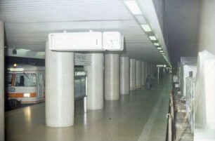Stuttgart S-Bahn-Tunnel Haltestelle Schwabstraße elTW 420 812 Rolltreppentransport