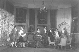 Albumseite : Szenenbilder der Aufführung am 20. Januar 1930