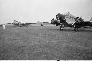 Flugzeug-Oldtimer-Schau der Air Classic GmbH Echterdingen auf dem Flugplatz Forchheim