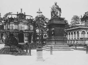 Denkmal des Königs Friedrich August I. : Dresden, Gaslaterne, Zwingerhof