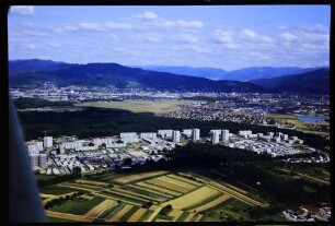 Freiburg: Freiburg, Landwasser mit Stadt und Schwarzwald