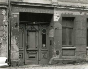 Görlitz, Brautwiesenstraße 14. Wohnhaus (um 1898). Haustür und Erdgeschoßfenster
