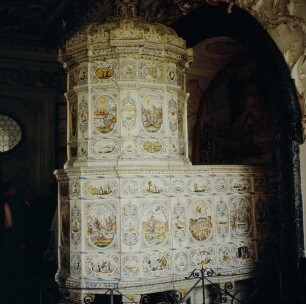 Fayence-Ofen mit biblischen Szenen