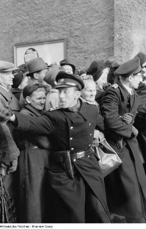 Absperrung durch Polizeikräfte